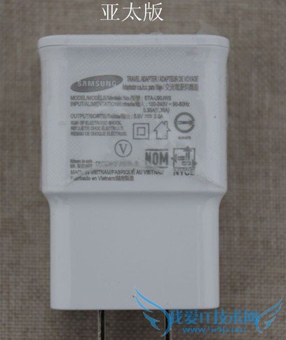 亚太版三星S4充电器外观