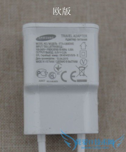 欧版三星S4充电器外观