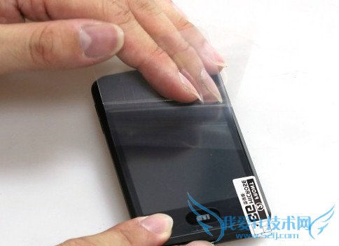 手机贴膜教程:教您怎么贴手机贴膜