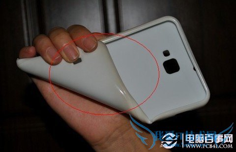 白色硅胶手机外壳基本要变黑色了