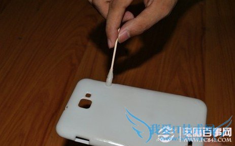 酒精清洗手机外壳效果依旧不明显