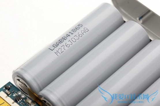 小米移动电源内置四节LG/三星品牌电芯