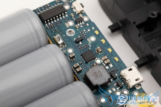小米移动电源内部主板