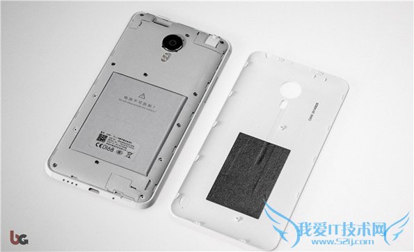 魅族MX4采用可拆卸后盖设计