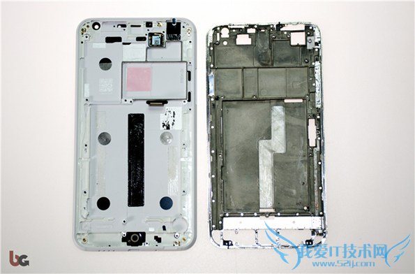 MX4 和 MX3 的金属框架对比