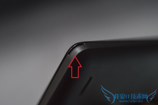 努比亚Z7 mini后盖开启卡扣点