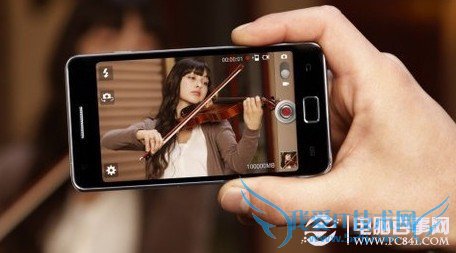 采用优质AMOLED屏幕材料的三星i9100手机屏幕出色效果