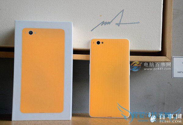 坚果手机后盖怎么打开 锤子坚果U1后盖更换教程