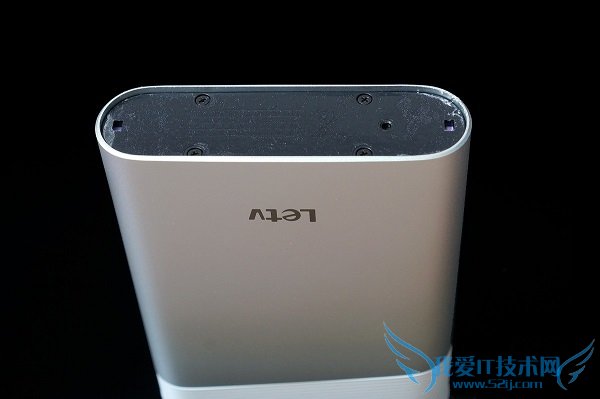 乐视超级移动电源怎么拆机 13400mAh乐视移动电源拆解教程