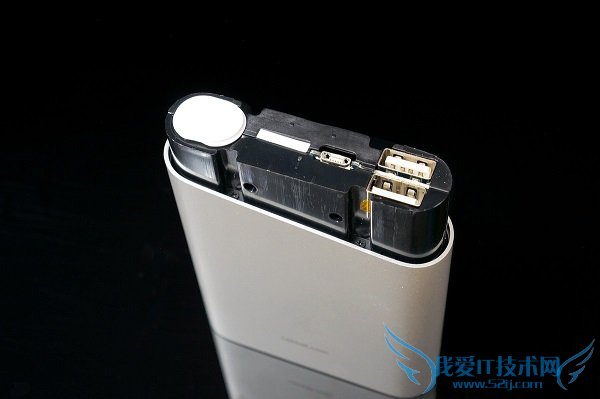 乐视超级移动电源怎么拆机 13400mAh乐视移动电源拆解教程
