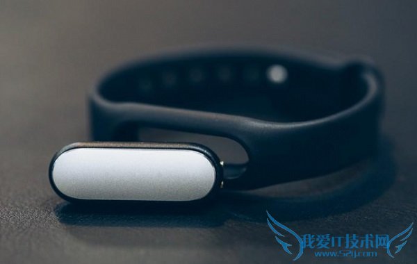 小米手环光感版怎么样 小米手环新版老版区别