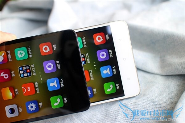 小米4白色版和黑色版系统界面对比