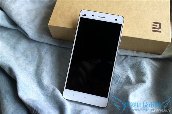 小米4白色版真机图赏3