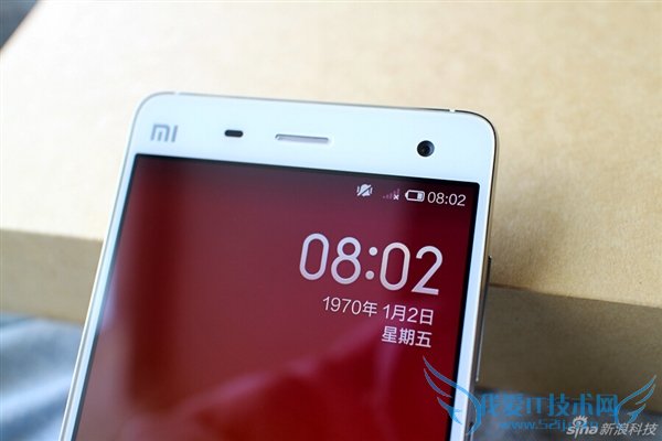 图为小米4白色版前置摄像头