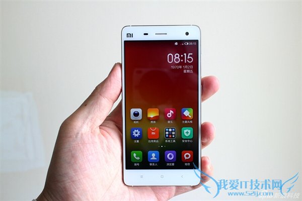 单手操作小米4白色版正面图赏