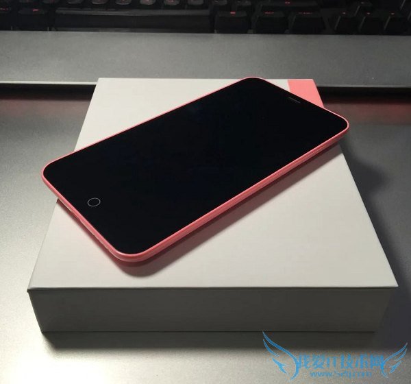 魅蓝粉色版外观图片