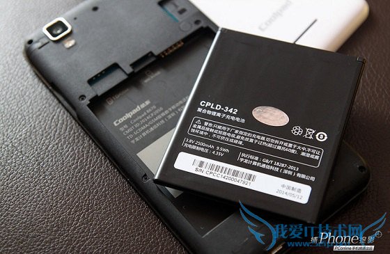 酷派大神Note采用可拆卸电池设计
