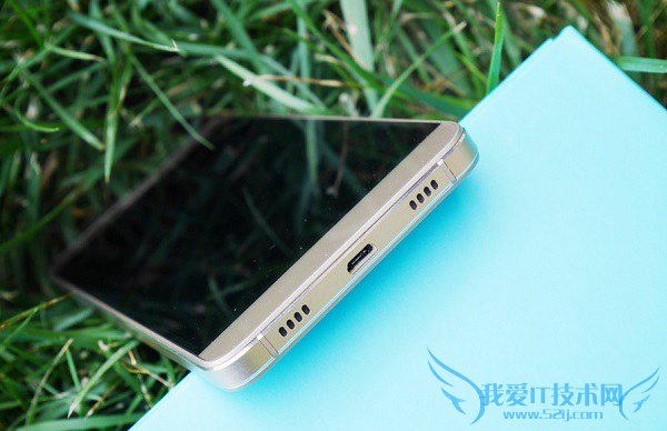 华为首款翻转镜头手机 荣耀7i开箱图赏