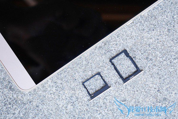 华为首款翻转镜头手机 荣耀7i开箱图赏