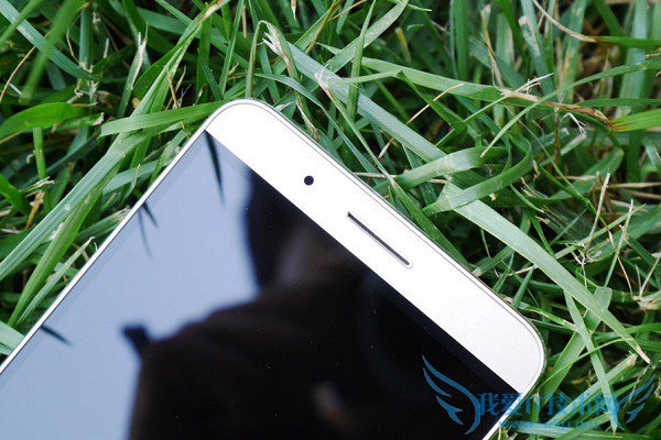 华为首款翻转镜头手机 荣耀7i开箱图赏