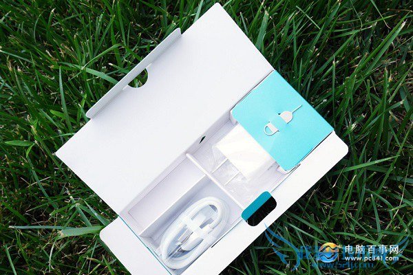 华为首款翻转镜头手机 荣耀7i开箱图赏