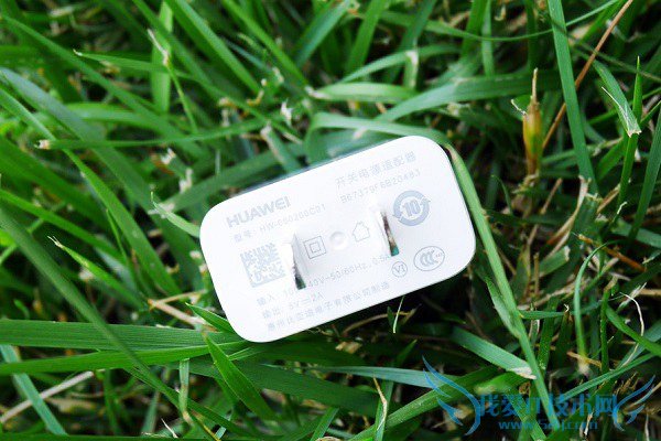 华为首款翻转镜头手机 荣耀7i开箱图赏