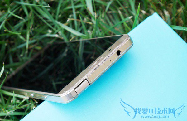 华为首款翻转镜头手机 荣耀7i开箱图赏