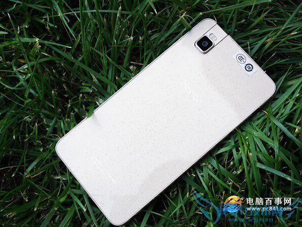 华为首款翻转镜头手机 荣耀7i开箱图赏