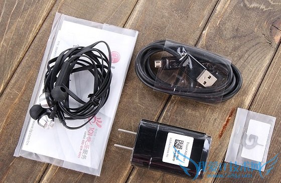 LG G Flex开箱配件全家福