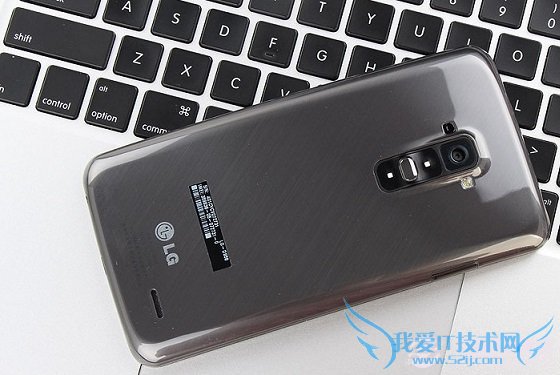 LG G Flex手机背面外观图片