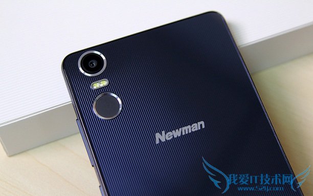 16.jpg 纽曼纽扣手机黑色版图