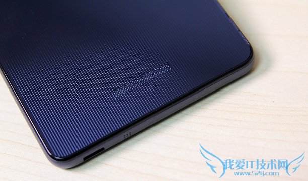 17.jpg 纽曼纽扣手机黑色版图