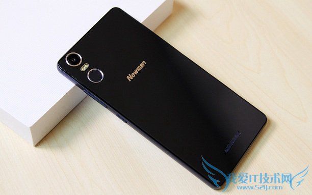 纽曼纽扣手机黑色版图.jpg 比白色版好看 纽曼纽扣手机黑色版图赏