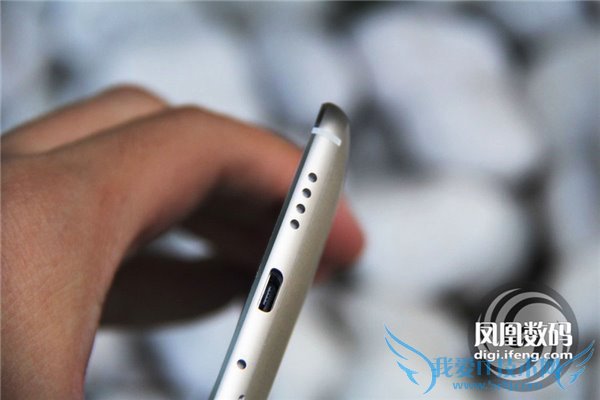 阿里YunOS系统版魅族MX4数据线接口