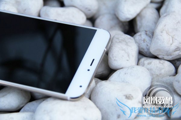 图为阿里YunOS系统版魅族MX4前置摄像头