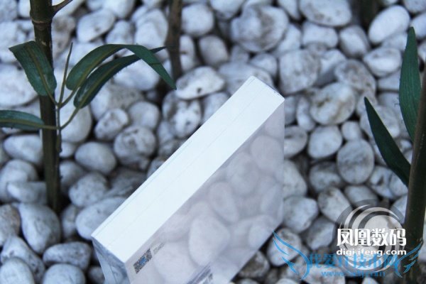 图为阿里YunOS系统版魅族MX4包装盒侧面