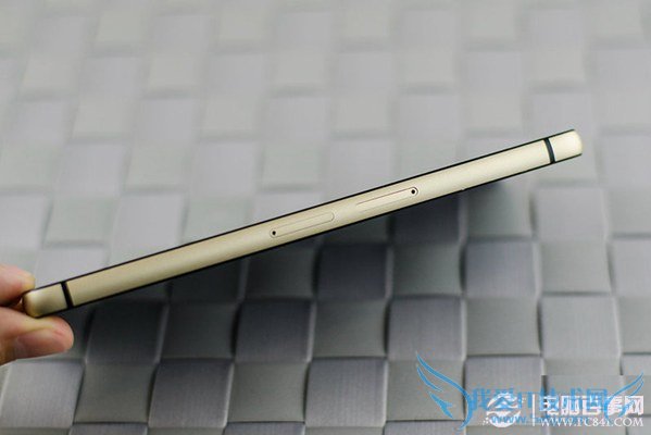 玻璃金属精致设计 富可视M810手机图赏