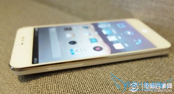 魅族MX2白色版外观