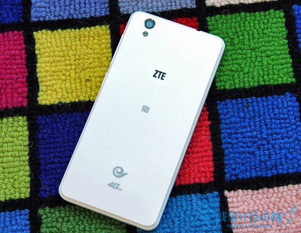 中兴青漾2手机背面图片