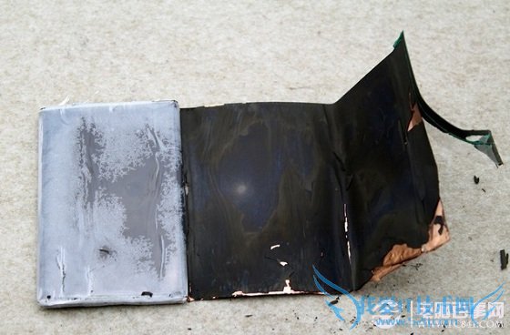 伪装成聚合物电池的液态锂离子电池