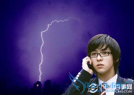 打雷能玩手机吗 打雷能打电话吗?
