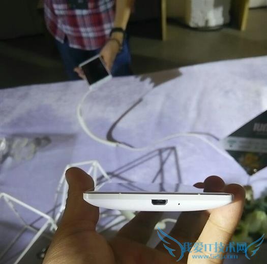 IUNI U3机身底部图片