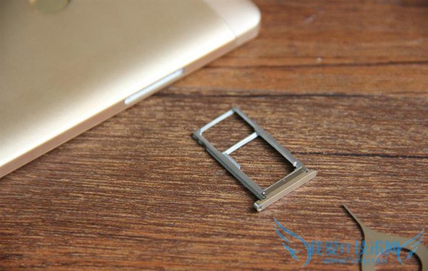 千元金属指纹机 中兴威武3开箱图赏