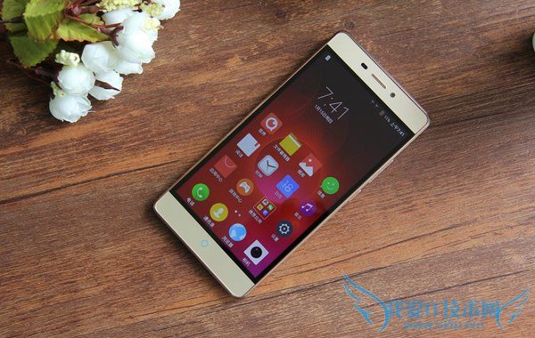 千元金属指纹机 中兴威武3开箱图赏