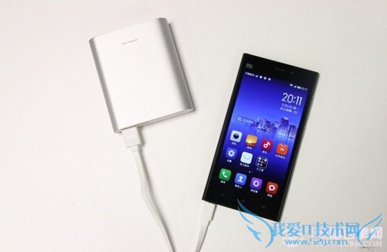 小米移动电源为小米3充电图片