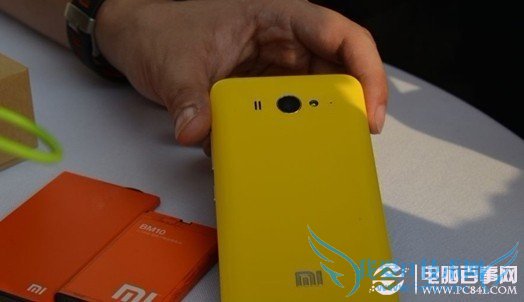 黄色外观小米2图片