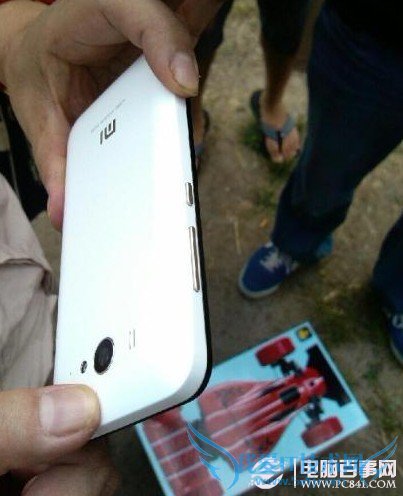 白色外壳小米M2