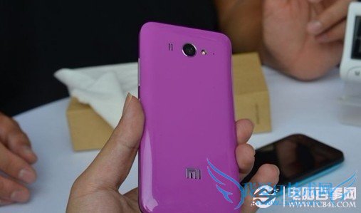 粉色小米2背面外观