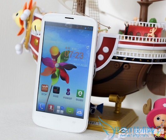 千元四核入机 中兴Q501U手机图赏