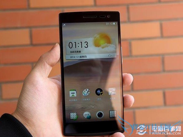 OPPO Find 7白色版手感极佳